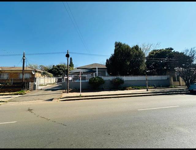 7 BEDROOM HOUSE FOR SALE IN PRIMROSE